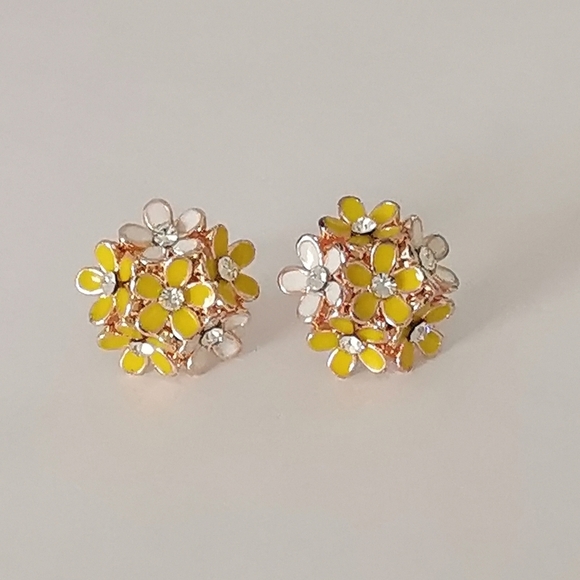 Yellow flower bouquet enamel crystals stud earrings 🆕 - Picture 8 of 8